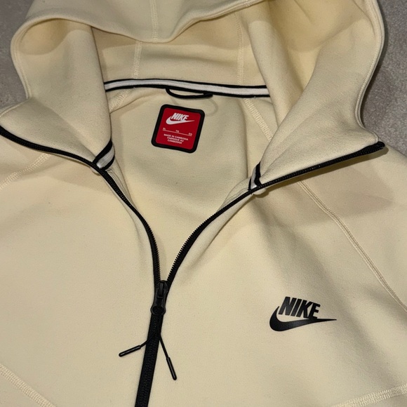 Men’s Nike zip up hoodie - Picture 3 of 8